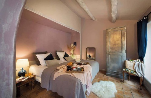 Noves Bed & Breakfast | Superb suite in a villa with private pool
