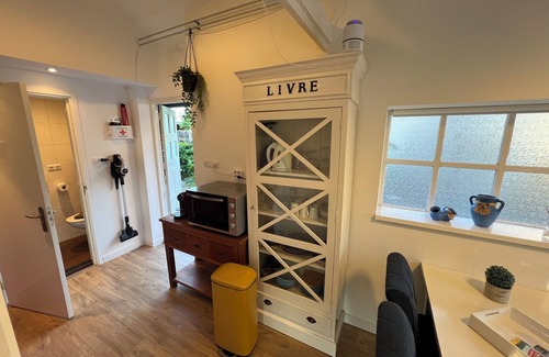 Krabbendam House | Superb vacation home with large private garden in rural setting.