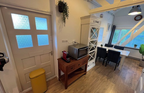 Krabbendam House | Superb vacation home with large private garden in rural setting.