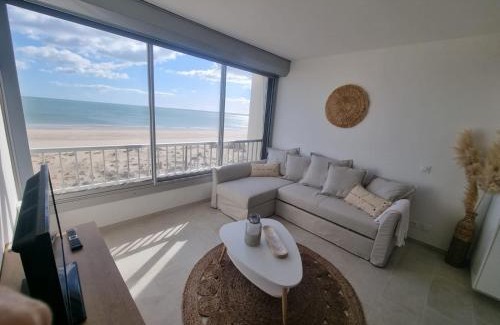 Marseillan Plage Apartment | Superbe Studio Rénové les pieds dans l'eau!