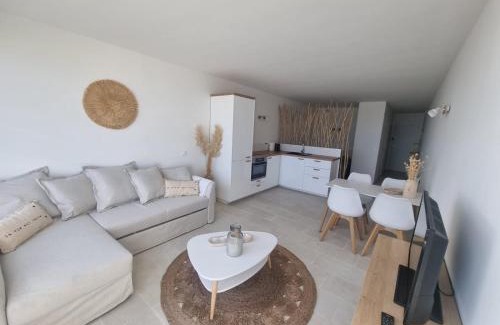 Marseillan Plage Apartment | Superbe Studio Rénové les pieds dans l'eau!