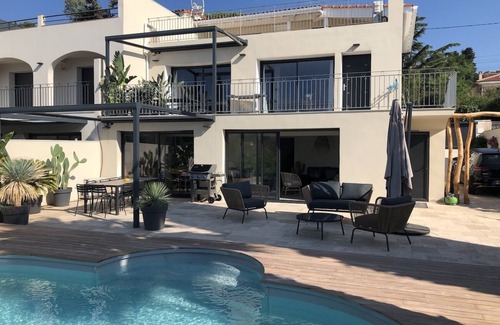 Sanary-sur-Mer Villa | Superbe Villa Avec Piscine en Plein Coeur de Sanary. Tout à Pied