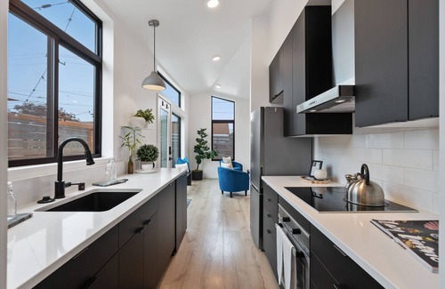 Delridge House | Superbly located Tiny house all Decked Out
