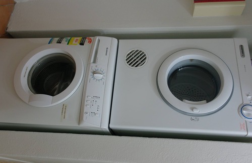 Clayfield Apartment | Superior 2-bedroom at Hampton Court Apartments