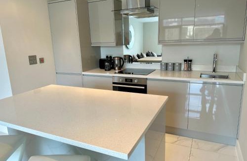 Cardiff City Centre Apartment | Superior Apartment In Cardiff City Centre