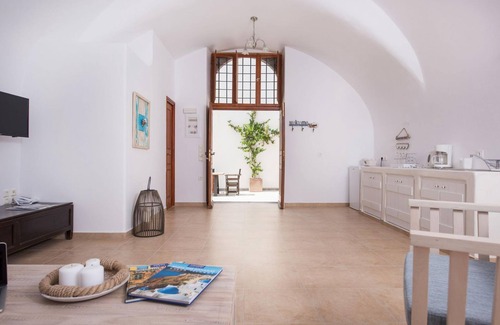 Pyrgos Apartment | Superior Canava Luxury Apartment