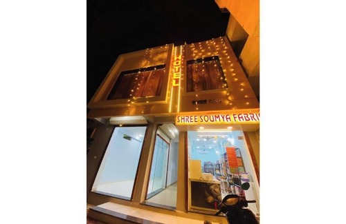 Maheshwar Apartment | Superior Double Premium room @ StayMore AC