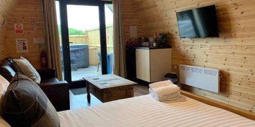 Frodsham Hotel | Superior Glamping Pod with Hot Tub