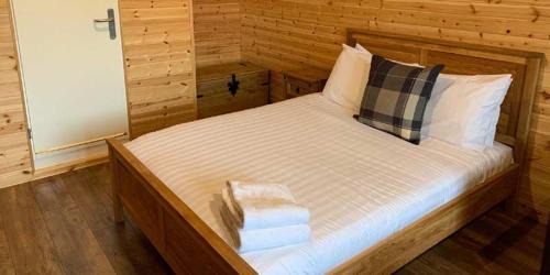 Frodsham Hotel | Superior Glamping Pod with Hot Tub