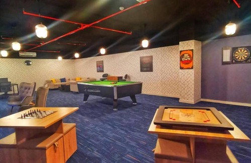 Dubai Apartment | Superior King Room Near Al Furjan Metro