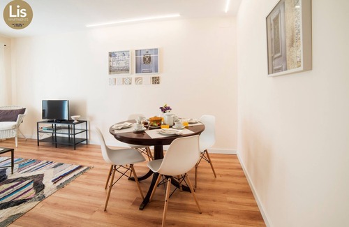 Pena Apartment | Superior One-Bedroom Apartment with A / C, wifi in City Center