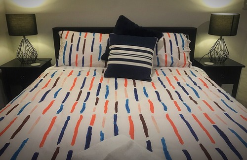 Flat Bush Apartment | Superior Queen Private Room C3 | Shared Bathroom - Flatbush Holiday Accommodation