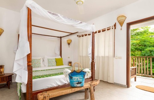 Kiwengwa House | Superior Room in Boutique Hotel with Private Beach