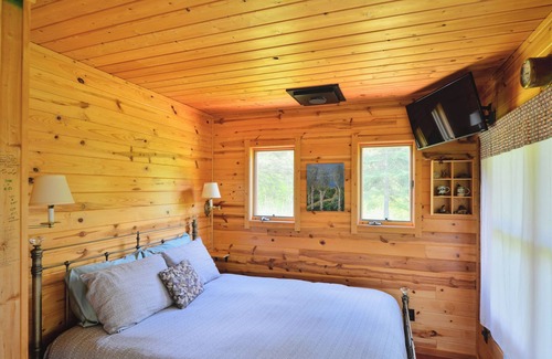 Herbster Cabin | Superior Serenity | Cozy Cabin and Private Beach