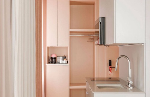 Saint-Roch Hotel | Superior Suite 1 - Rose Hôtel Invisible