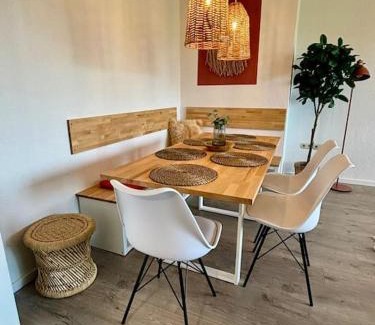 Herne Apartment | SuperSuite Boho 2Bdr Apartment Balkon Aufzug