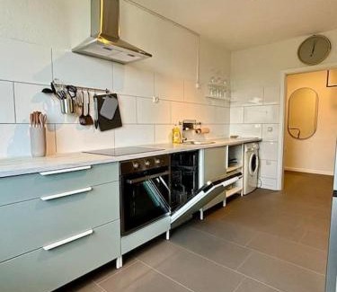 Herne Apartment | SuperSuite Boho 2Bdr Apartment Balkon Aufzug