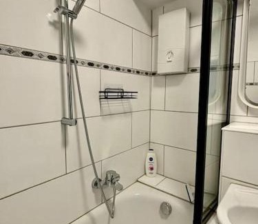 Herne Apartment | SuperSuite Boho 2Bdr Apartment Balkon Aufzug