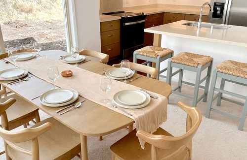 Makaha Valley House | Support LOCAL: NEW! Makaha Valley Home