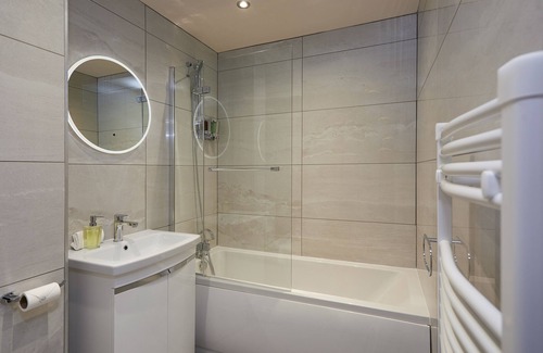 Hull Old Town Apartment | Supreme Suites @ Humber Lofts Residences