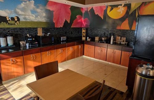 Mount Pleasant Hotel | SureStay by Best Western Mount Pleasant Racine