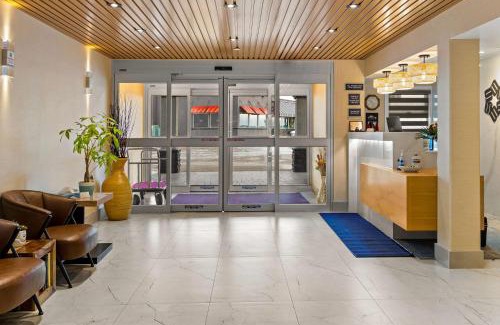 Brooks Hotel | SureStay Plus by Best Western Brooks