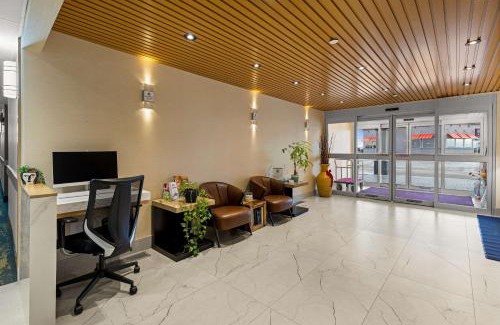 Brooks Hotel | SureStay Plus by Best Western Brooks