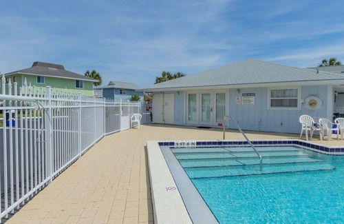 Surfcrest Village Cottage | Surf Crest 20 - 4 bedroom cottage with Ocean View from extended deck!