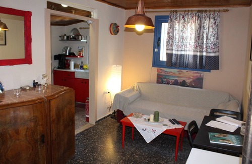 Anavyssos Cottage | Surfers' Cottage