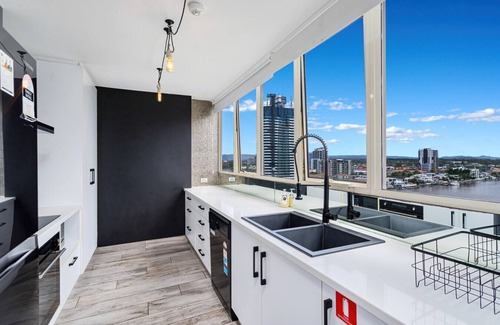 Surfers Paradise Apartment | Surfers Paradise City Views