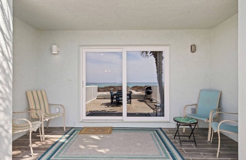 Bel Air House | Surf’s Up! Pet-friendly, 2BR 3BA Beachfront Townhouse, Sleeps 8!