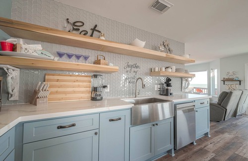 Surfside Beach House | Surfside Beachfront Dream. On sand!Family Reunion and Pet friendly