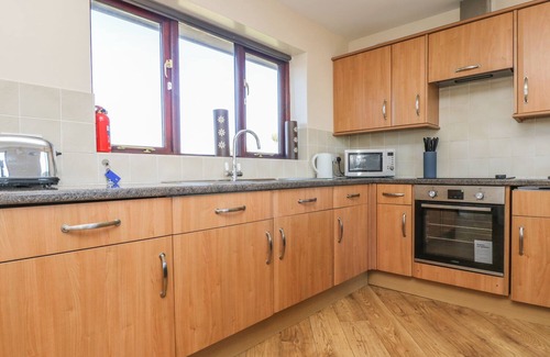 Longrock House | SURFSIDE, pet friendly, country holiday cottage in Marazion