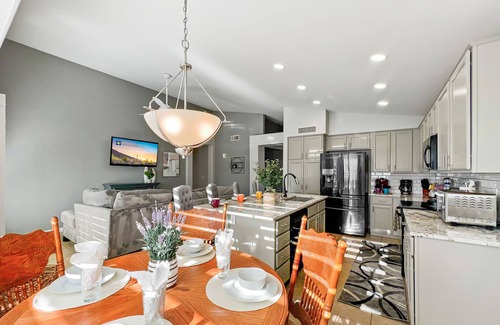 Kingswood Parke House | Surprise Pool Home! Close to Everything. Sleeps 13.