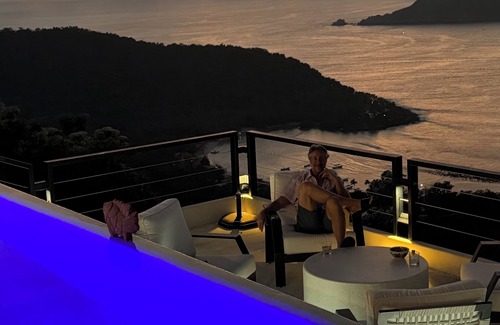 Cerro del Vigia House | Surround yourself with Unsurpassed Ocean, Bay, Beach, Mountain, and city views