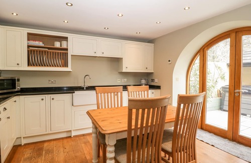 Weston-super-Mare Cottage | SUTHERLAND BARN, pet friendly, character holiday cottage in Hutton