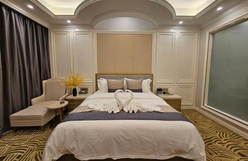 Tourakom Hotel | Swan Lake Hotel