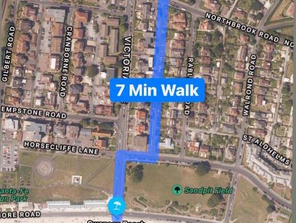 Swanage Apartment | Swanage Holiday Penthouse Apartment, Moments from Beach and Town, On Site Parking, Fast WIFI, Sleeps up to 6, Rated Exceptional