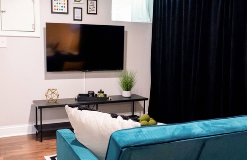 Downtown Baltimore Apartment | Swanky Basement Apartment w/ Free Off-Street Parking