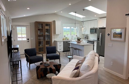 Windsor House | Swanky Cottage Perfect for 1 to 2 Guests