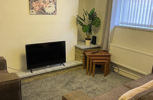 St. Thomas House | Swansea cosy stay- 5 mins walk to city centre and 10mins to the beach