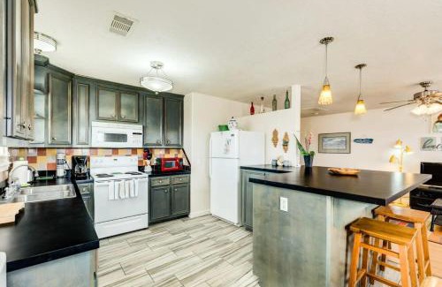 Surfside Beach House | Sweet Caroline by the Coast - Short Walk to the Beach or Jetty Park