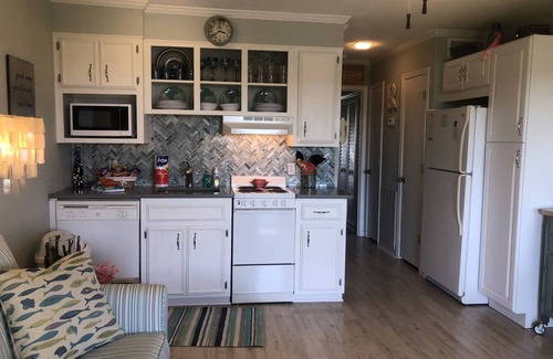 Folly Field Condo | SWEET, CLEAN & INVITING C355 - ocean view - close 2 elevator - well equipped