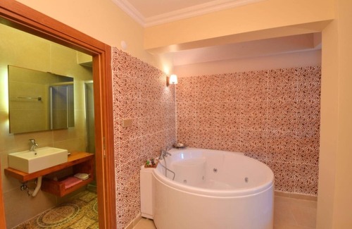 Agva Hotel | Sweet Home River Hotel