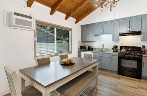 Big Bear Lake House | Sweet Retreat 2- Cozy Relaxing Resort Cottage
