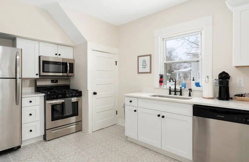 Harters Heights House | Sweet Retreat 3 Mins to Notre Dame, Eddy St. Commons, & Memorial Hospital