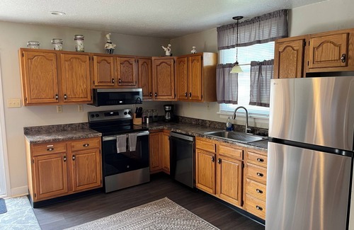 Perry House | Sweet Retreat at Mark Twain Lake! Historic 4BR/2BA Dog & Family Friendly Home!