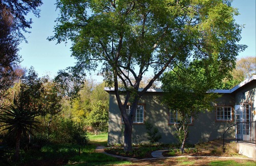 Muldersdrift House | Sweet Thorn Tree Spacious Cottage for 2 People With Great Terrace!