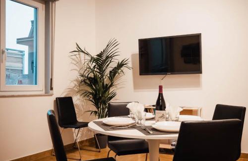 Erba Apartment | SweetHome Ampio bilocale in centro con parcheggio gratuito coperto vicino a stazione Como-Milano