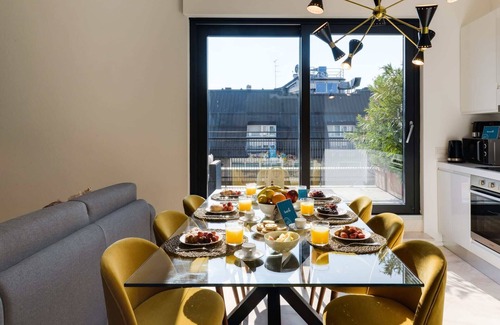 Milan Centre Apartment | Sweett | Duomo View II